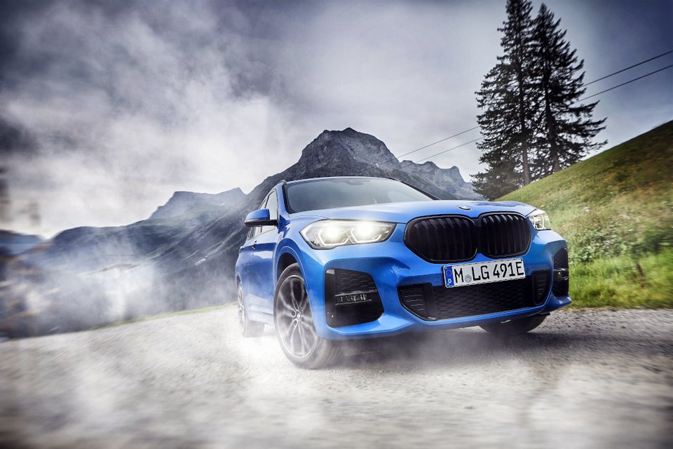 H BMW λανσάρει τις plug in υβριδικές Χ1 και Χ2