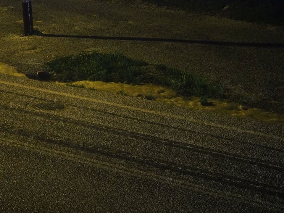 Χαλάζι σε δρόμο