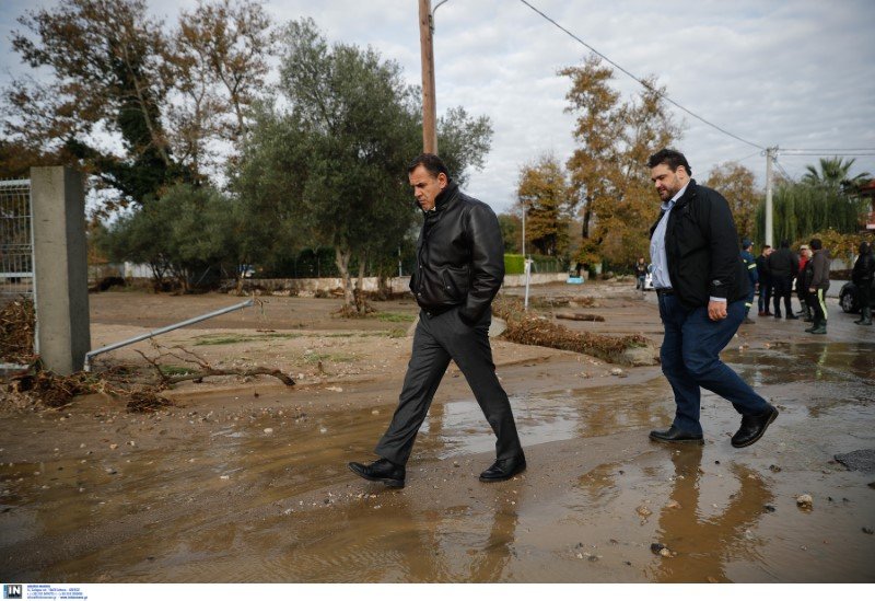 Ο υπ. Αμυνας Ν. Παναγιωτόπουλος (αριστερά) με τον υφ. Εσωτερικών Θοδ. Λιβάνιο στη Χαλκιδική