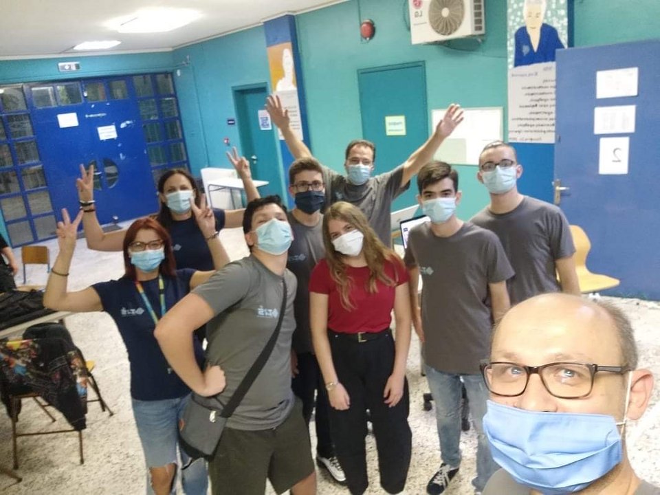 Χαμόγελα κάτω από τις μάσκες για μαθητές και καθηγητές από το σχολείο στην Ξάνθη για το... ταξίδι στο διάστημα