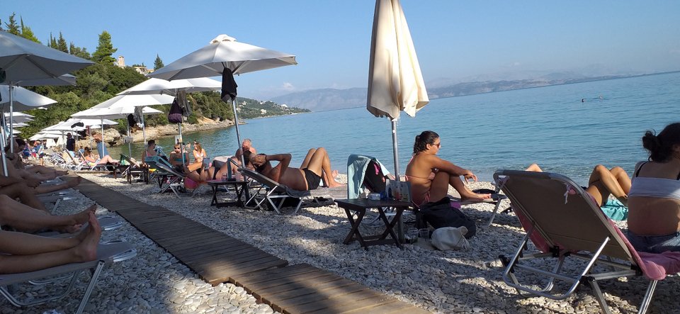 ξαπλωστρες παραλία