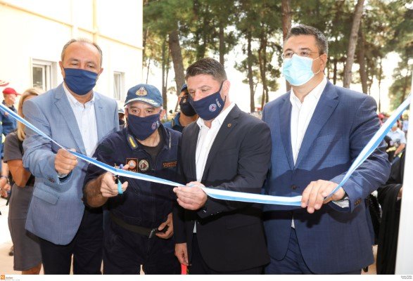 Την κορδέλα έκοψαν μαζί οι κ. Χαρδαλιάς, Καράογλου και Τζιτζικώστας -Φωτογραφία: MEGAPRESS/ΜΑΚΡΙΔΗΣ ΠΑΥΛΟΣ