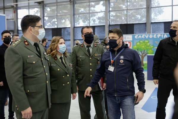 Ο Νίκος Χαρδαλιάς στο mega εμβολιαστικό κέντρο Θεσσαλονίκης -Φωτογραφία: Konstantinos Tsakalidis / SOOC
