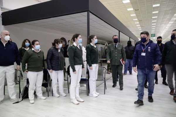 Ο Νίκος Χαρδαλιάς στο mega εμβολιαστικό κέντρο Θεσσαλονίκης -Φωτογραφία: Konstantinos Tsakalidis / SOOC