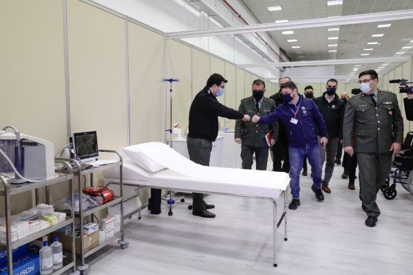 Ο Νίκος Χαρδαλιάς στο mega εμβολιαστικό κέντρο Θεσσαλονίκης -Φωτογραφία: Konstantinos Tsakalidis / SOOC