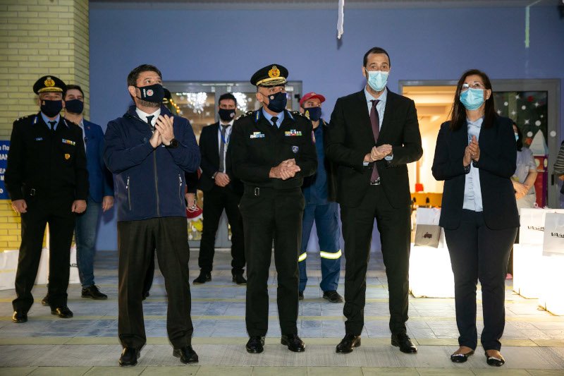 Ο Υφυπουργός Πολιτικής Προστασίας και Διαχείρισης Κρίσεων Νίκος Χαρδαλιάς, ο Αρχηγός του Πυροσβεστικού Σώματος Αντιστράτηγος Στέφανος Κολοκούρης , ο Κοινός Διοικητής των Νοσοκομείων Παίδων «Η ΑΓΙΑ ΣΟΦΙΑ» και «Π.&Α. Κυριακού» κύριος Μανώλης Παπασάββας και η Τομεάρχης της Ογκολογικής Μονάδας κα Αγάπη Ντούμου.