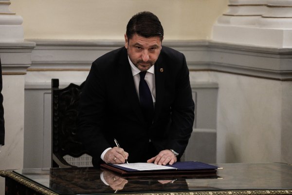 Στιγμιότυπο από την ορκωμοσία του Νίκου Χαρδαλιά