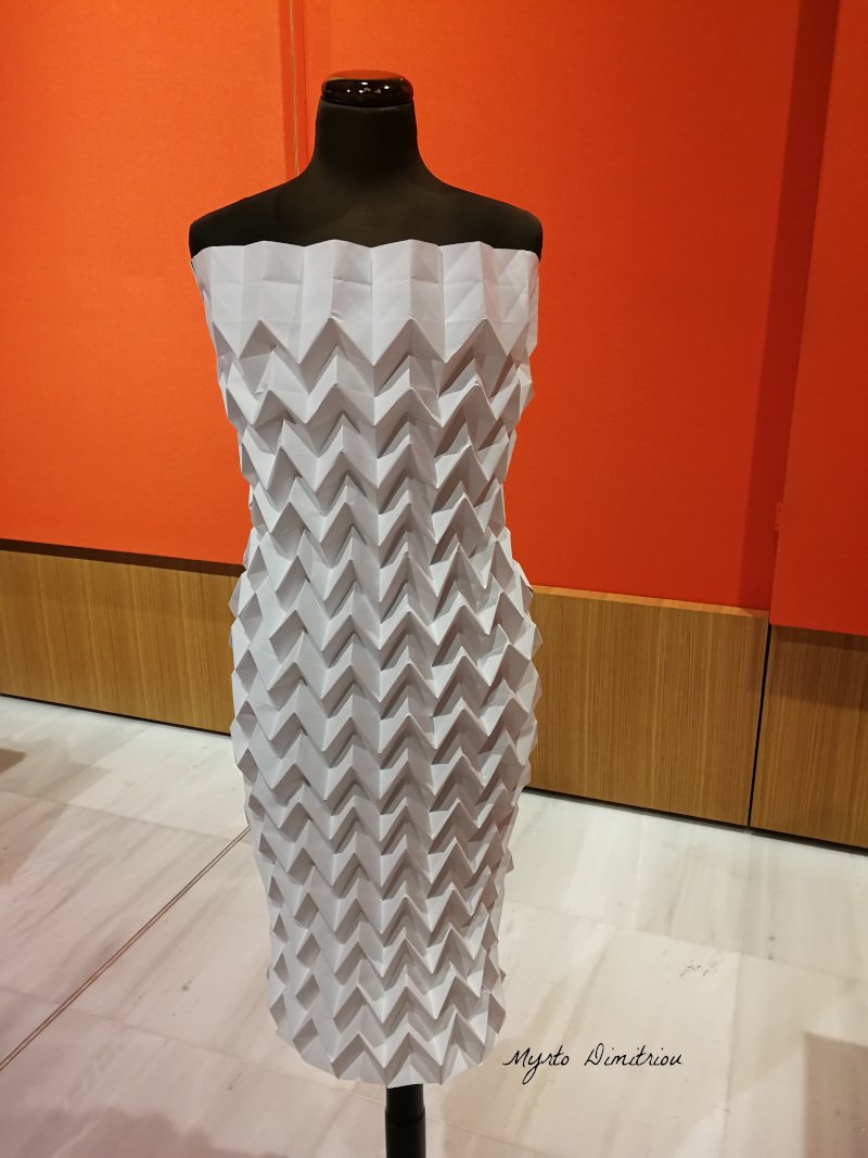 χαρτινο φορεμα