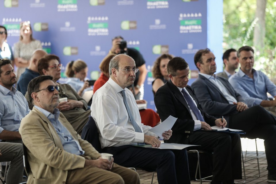 Χατζηδάκης: Η Ελλάδα από τις πρώτες χώρες στην ΕΕ που θα αποσύρει τα πλαστικά μίας χρήσης