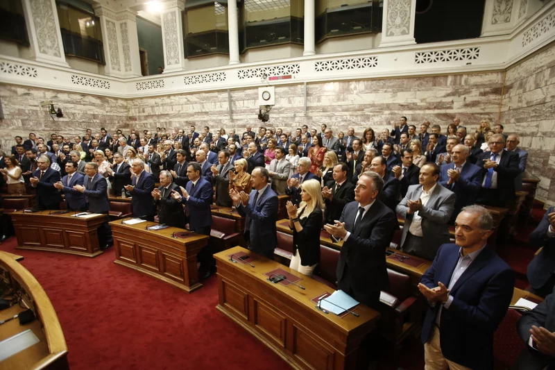 To παρατεταμένο χειροκρότημα στον Κυριάκο Μητσοτάκη