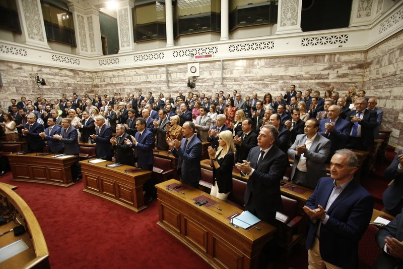 To παρατεταμένο χειροκρότημα στον Κυριάκο Μητσοτάκη