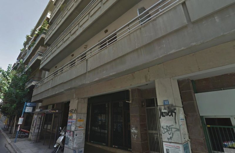 Το κτίριο στα Εξάρχεια όπου βρέθηκε η χειροβομβίδα