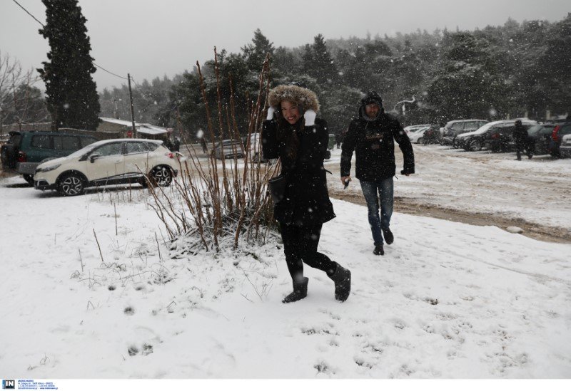 Το χιόνι έφερε και διάθεση για παιχνίδι-