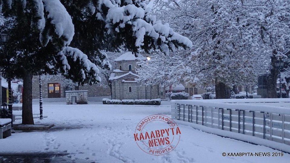 Εικόνες σαν καρτ ποστάλ από τα χιονισμένα Καλάβρυτα