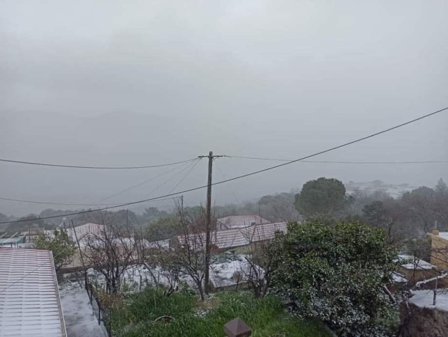 Στα λευκά ορεινές περιοχές στο νησί της Κεφαλονιάς
