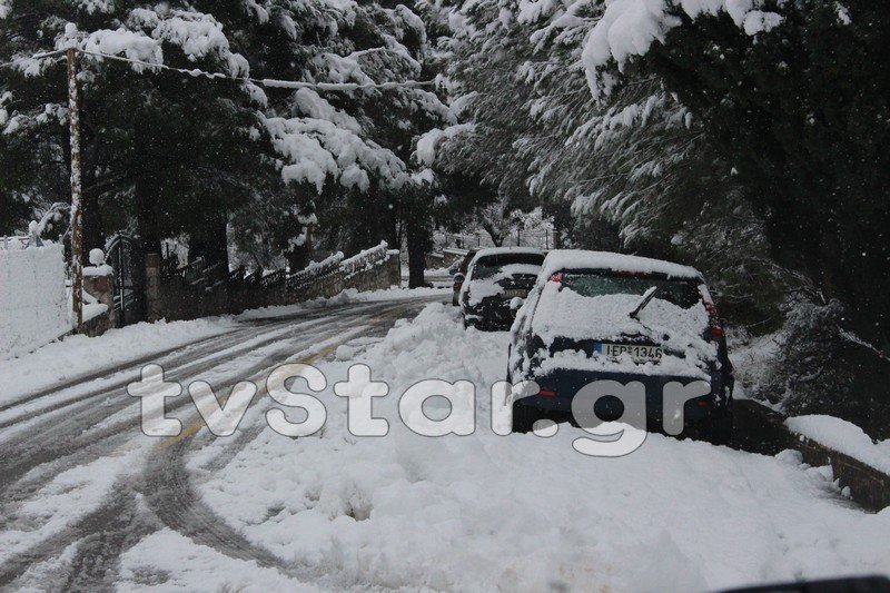 Χιόνια σε γειτονιά στη Βοιωτία
