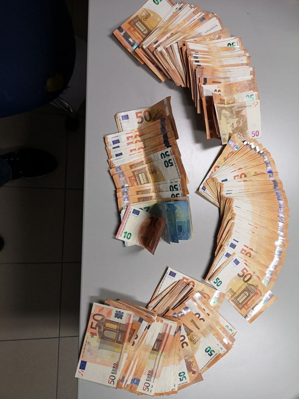 Τα χρήματα που κατασχέθηκαν/ Φωτογραφία: ΕΛ.ΑΣ