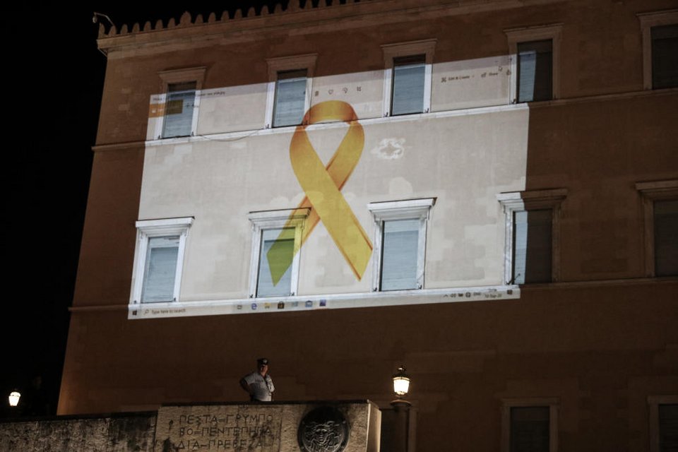Η Χρυσή Κορδέλα προβλήθηκε στην πρόσοψη του κτιρίου της Βουλής