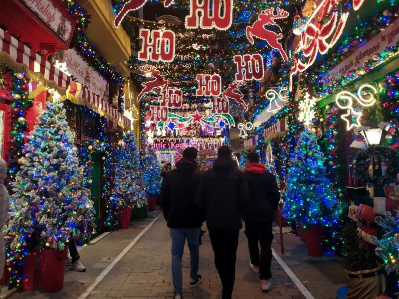 Χριστουγεννιάτικος στολισμός στην περιοχή Ψυρρή - Φωτογραφία: EUROKINISSI/ΔΗΜΗΤΡΟΠΟΥΛΟΣ ΣΩΤΗΡΗΣ