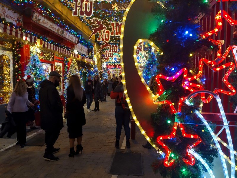 Χριστουγεννιάτικος στολισμός στην περιοχή Ψυρρή - Φωτογραφία: EUROKINISSI/ΔΗΜΗΤΡΟΠΟΥΛΟΣ ΣΩΤΗΡΗΣ