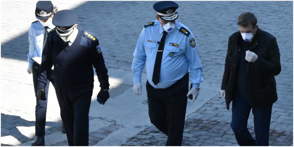 Κορωνοϊός: Ο Χρυσοχοΐδης με μάσκα στην Κοζάνη - Ενημερώθηκε για την εφαρμογή των μέτρων