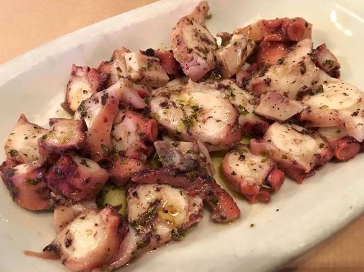 Το μενού περιλαμβάνει τις πιο παραδοσιακές γεύσεις/ Φωτογραφία: Το μαύρο πρόβατο του Press Cafe @TomavroprovatotouPressCafe