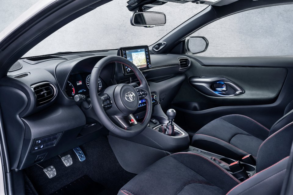 H Toyota μας ξεναγεί στη γραμμή παραγωγής του Yaris των 261 ίππων