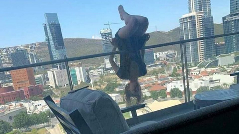 Η φωτογραφία που κυκλοφορεί στο διαδίκτυο και δείχνει την extreme στάση που έκανε η 23χρονη φοιτήτρια