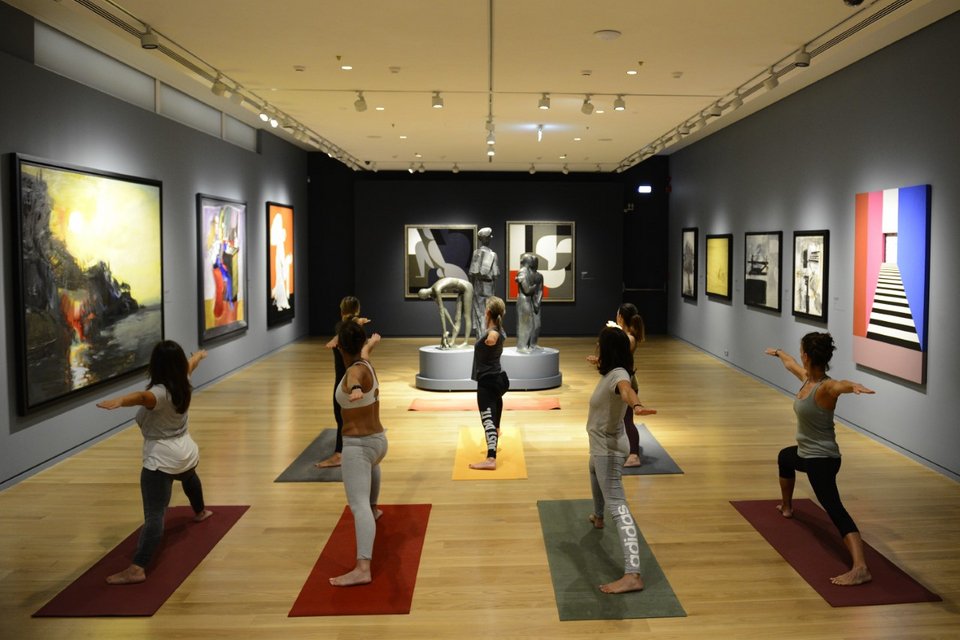 yoga σε μουσείο