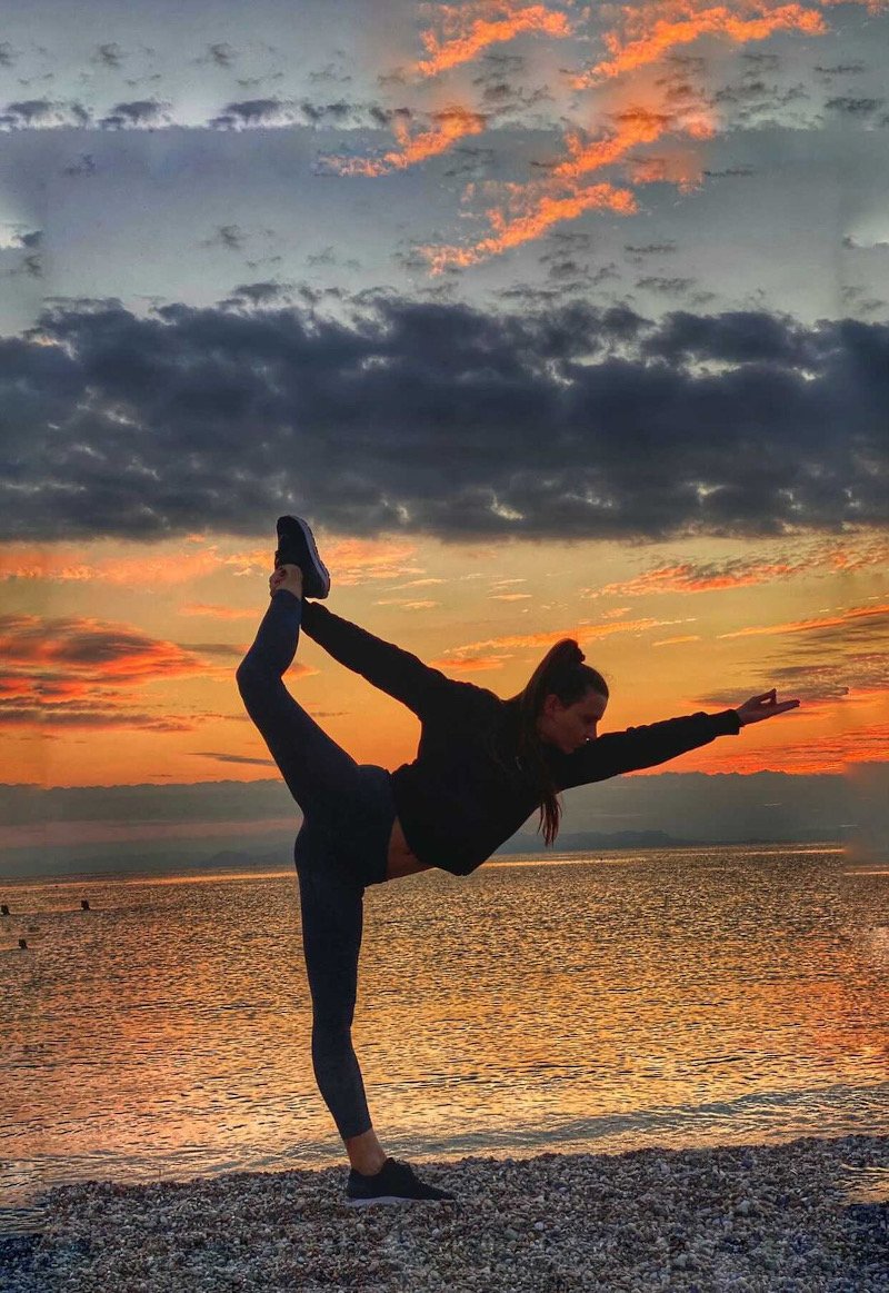 Μπορείτε να απολαύσετε τη γιόγκα δίπλα στο κύμα