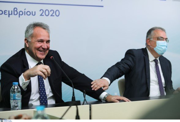 Τη διαβεβαίωση ότι θα υπάρξει συνέχεια στο μεταρρυθμιστικό έργο του υπουργείου Εσωτερικών, παρείχε ο νέος υπουργός Εσωτερικών, Μάκης Βορίδης παραλαμβάνοντας το χαρτoφυλάκιο από τον απερχόμενο υπουργό, Τάκη Θεοδωρικάκο --Φωτογραφία: Intimenews.