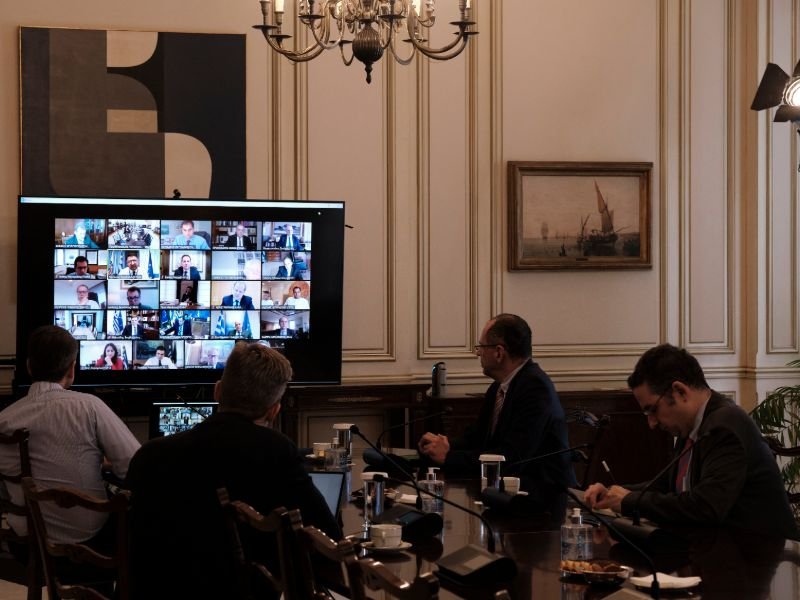Ο Κυριάκος Μητσοτάκης με τους Γιώργο Γεραπετρίτη, Ακη Σκέρτσο και τον Γενικό Γραμματέα του υπουργικού συμβουλίου Στέλιο Κουτνατζή