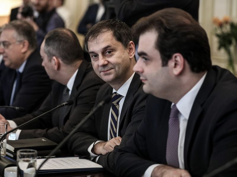 Ο υπουργός Τουρισμού Χάρης Θεοχάρης και ο υπουργός Ψηφιακής Διακυβέρνησης Κυριάκος Πιερρακάκης