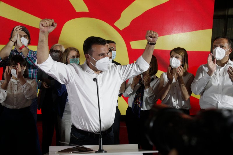 Ο Ζόραν Ζάεφ πανηγυρίζει