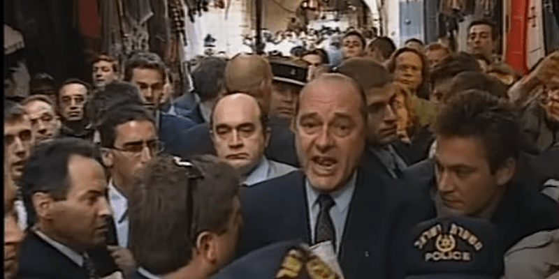 Εξαλλος ο Ζακ Σιράκ το 1996 με τις ισραηλινές δυνάμεις ασφαλείας στην εκκλησία της Αγίας Αννας