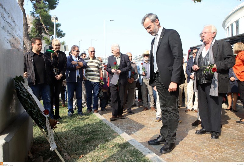 ζερβας καταθέτει στεφανι