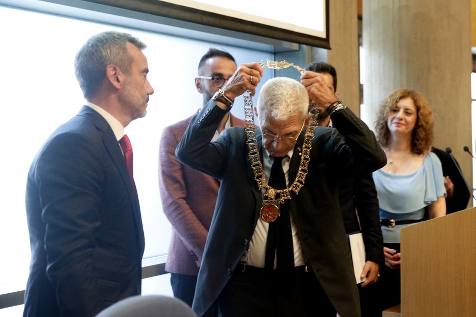 Ο Γιάννης Μπουτάρης παραδίδει στον νέο δήμαρχος Κ. Ζέρβα