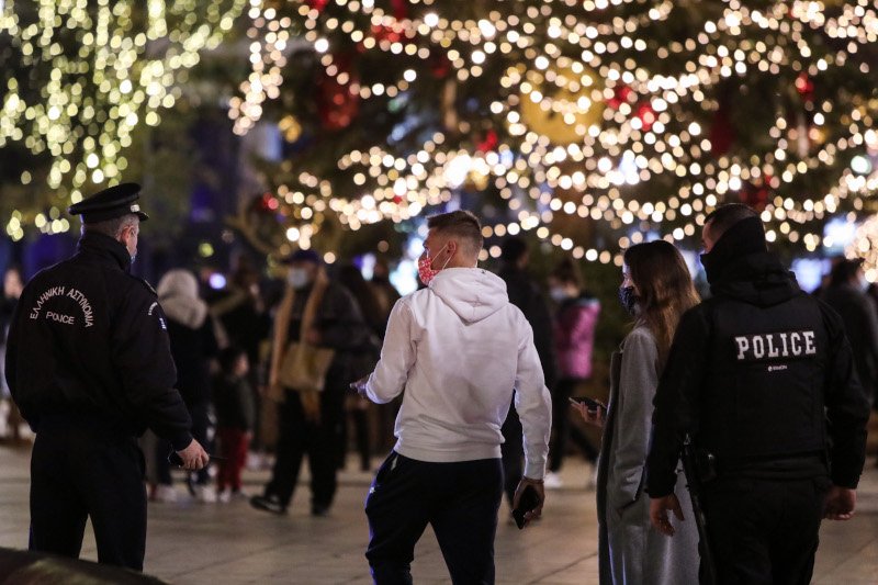 Ελεγχοι της Αστυνομίας στο κέντρο της Αθήνας/ Φωτογραφία: SOOC