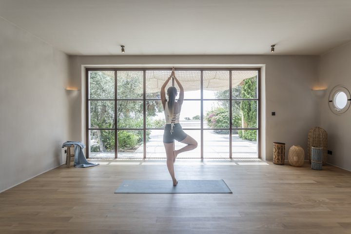 Gynaikeia Royxa Kolan Yoga Beehive Mayro Kolan Yoga Me Sxedia