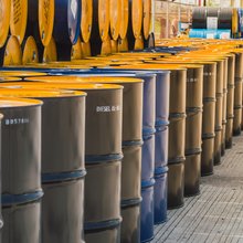 Βαρέλια με πετρέλαιο