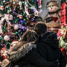 Εορταστικό ωράριο / Φωτογραφία από βιτρίνα καταστήματος