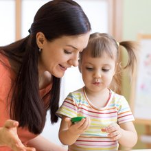 νταντά με κοριτσάκι