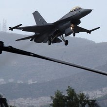 απογειωση πολεμικο αεροσκαφος