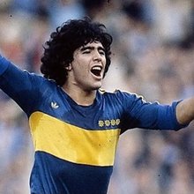 Ο Ντιέγκο Μαραντόνα με την φανέλα της Μπόκα Τζούνιορς