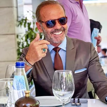 Ο Πέτρος Κωστόπουλος εξηγεί γιατί βγάζει πάλι το Nitro, ένα coffe table περιοδικό...