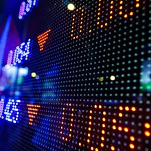 Τα ελληνικά ομόλογα διαπραγματεύονται σαν να έχουν ήδη την επενδυτική βαθμίδα, αναφέρει ανάλυση του Reuters