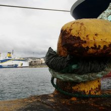 Δεμένα τα πλοία στα λιμάνια λόγω των θυελλωδών ανέμων