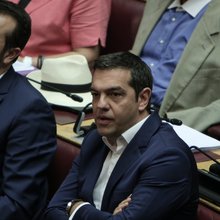 Νίκος Παππάς και Αλέξης Τσίπρας στη Βουλή 