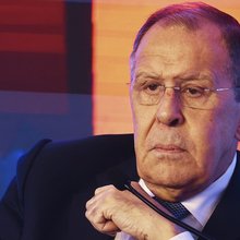 Ο Σεργκέι Λαβρόφ μιλώντας σε πάνελ, στα πλαίσια της συνόδου των ΥΠΕΞ των G20 στο Νέο Δελχί/