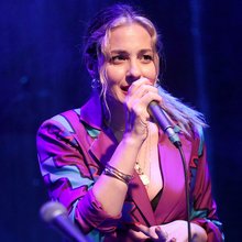 Η τραγουδίστρια Νατάσσα Μποφίλιου σε συναυλία 